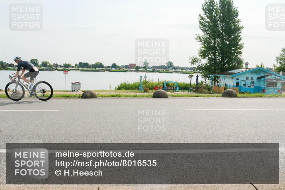 15.06.2025 - 27. Vierlanden-Triathlon H.Heesch http://msf.ph/oto/8016535 15.06.2025 09:14:58 Radfahren 73, 212, 216 meine-sportfotos.de