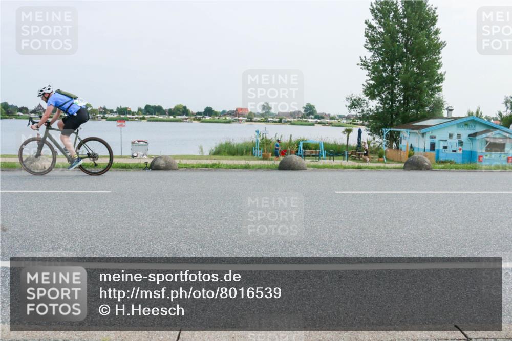 21.06.2025 - 27. Vierlanden-Triathlon H.Heesch http://msf.ph/oto/8016539 15.06.2025 11:56:57 Radfahren 209, 729, 766 meine-sportfotos.de