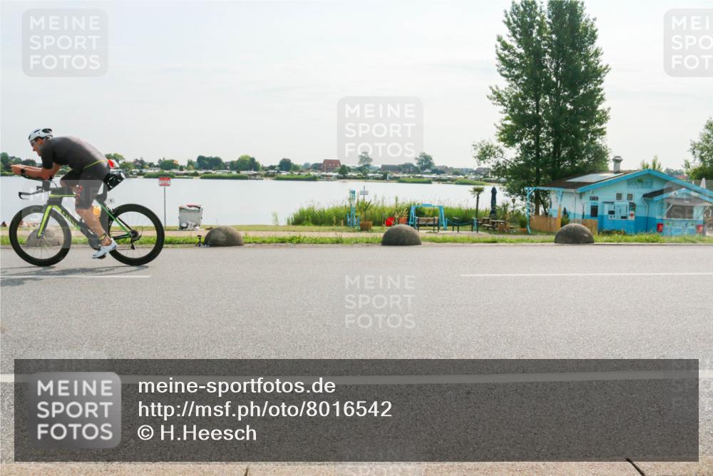 15.06.2025 - 27. Vierlanden-Triathlon H.Heesch http://msf.ph/oto/8016542 15.06.2025 09:15:18 Radfahren 6 meine-sportfotos.de