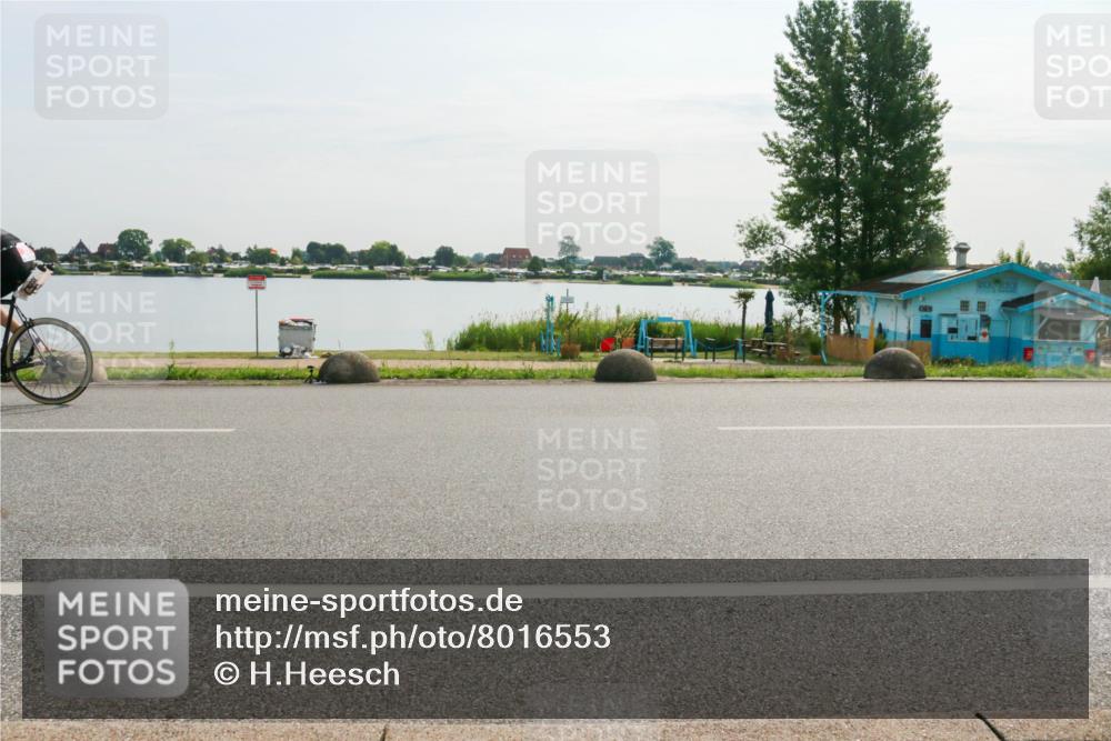 15.06.2025 - 27. Vierlanden-Triathlon H.Heesch http://msf.ph/oto/8016553 15.06.2025 09:15:33 Radfahren 30 meine-sportfotos.de
