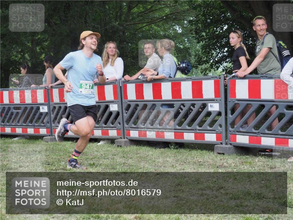 21.06.2025 - 27. Vierlanden-Triathlon KatJ http://msf.ph/oto/8016579 15.06.2025 13:14:57 Ziel 947 meine-sportfotos.de