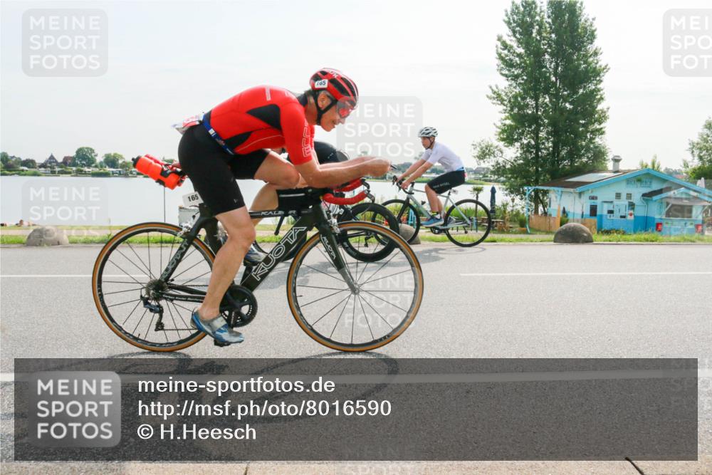 15.06.2025 - 27. Vierlanden-Triathlon H.Heesch http://msf.ph/oto/8016590 15.06.2025 09:15:43 Radfahren 2, 35, 58, 83, 165 meine-sportfotos.de