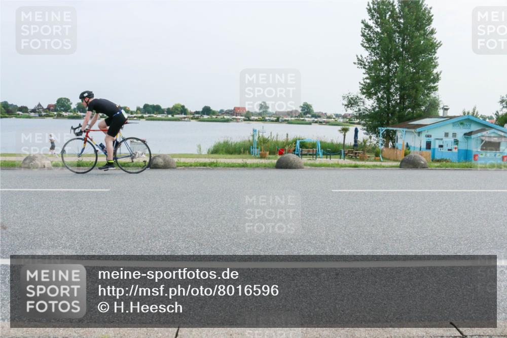 21.06.2025 - 27. Vierlanden-Triathlon H.Heesch http://msf.ph/oto/8016596 15.06.2025 11:57:05 Radfahren 670 meine-sportfotos.de