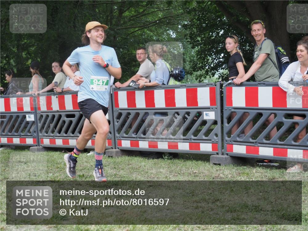 21.06.2025 - 27. Vierlanden-Triathlon KatJ http://msf.ph/oto/8016597 15.06.2025 13:14:57 Ziel 947 meine-sportfotos.de