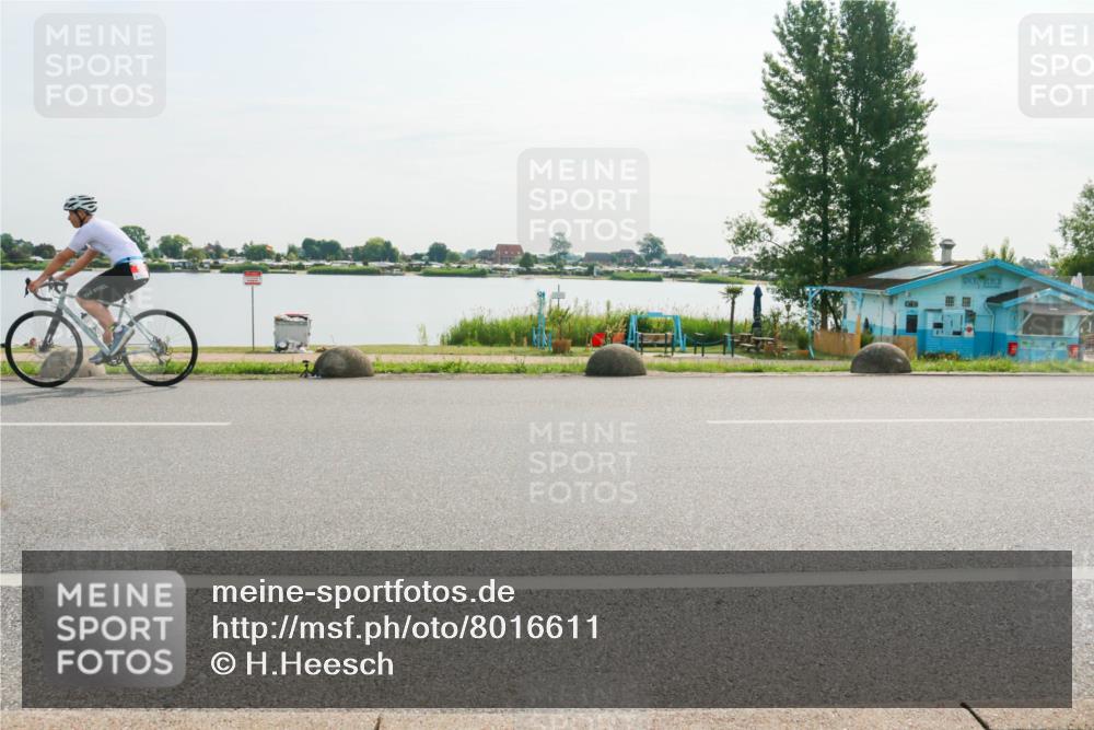 15.06.2025 - 27. Vierlanden-Triathlon H.Heesch http://msf.ph/oto/8016611 15.06.2025 09:15:44 Radfahren 2, 8, 35, 58, 83, 165 meine-sportfotos.de