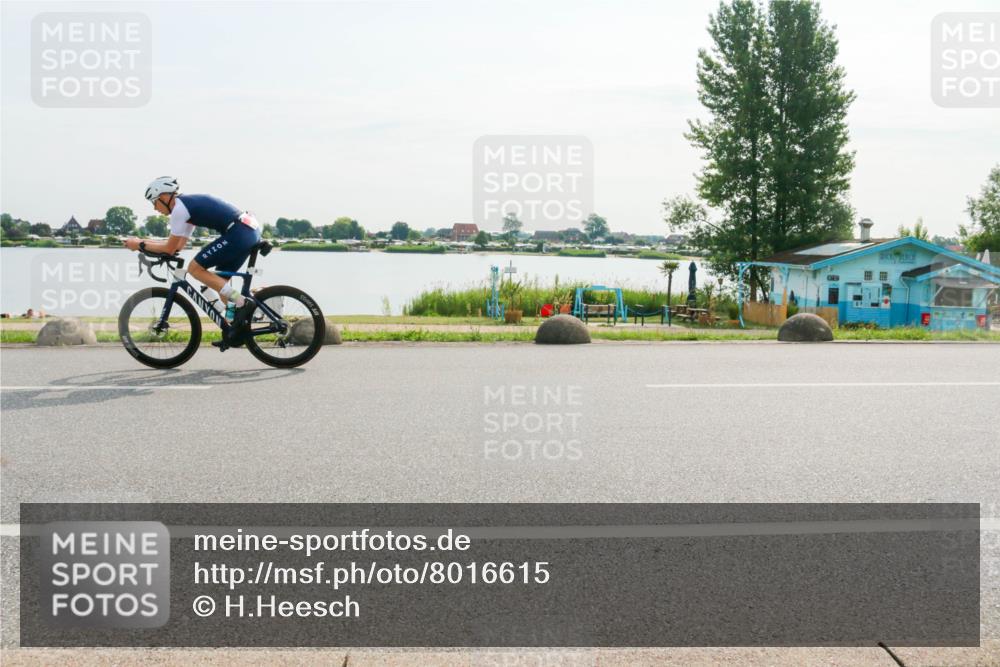 15.06.2025 - 27. Vierlanden-Triathlon H.Heesch http://msf.ph/oto/8016615 15.06.2025 09:15:46 Radfahren 8, 58, 83, 165 meine-sportfotos.de