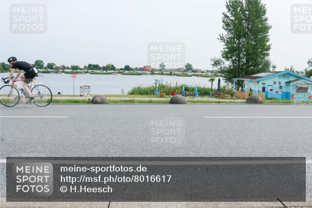 21.06.2025 - 27. Vierlanden-Triathlon H.Heesch http://msf.ph/oto/8016617 15.06.2025 11:57:05 Radfahren 670 meine-sportfotos.de