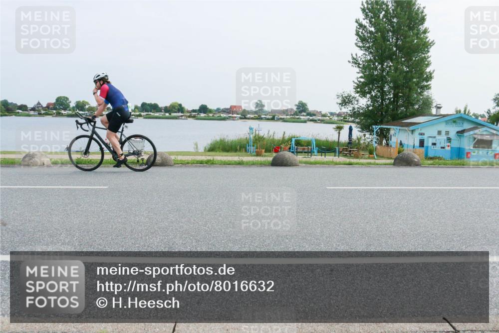 21.06.2025 - 27. Vierlanden-Triathlon H.Heesch http://msf.ph/oto/8016632 15.06.2025 11:57:10 Radfahren 670, 750, 912 meine-sportfotos.de
