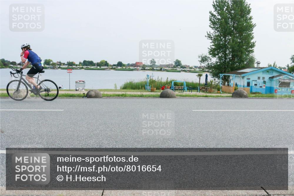21.06.2025 - 27. Vierlanden-Triathlon H.Heesch http://msf.ph/oto/8016654 15.06.2025 11:57:10 Radfahren 670, 750, 912 meine-sportfotos.de