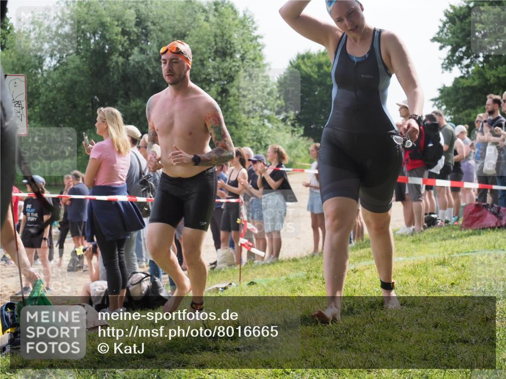 15.06.2025 - 27. Vierlanden-Triathlon KatJ http://msf.ph/oto/8016665 15.06.2025 10:16:04 Schwimmen 445, 505, 547, 606, 612 meine-sportfotos.de