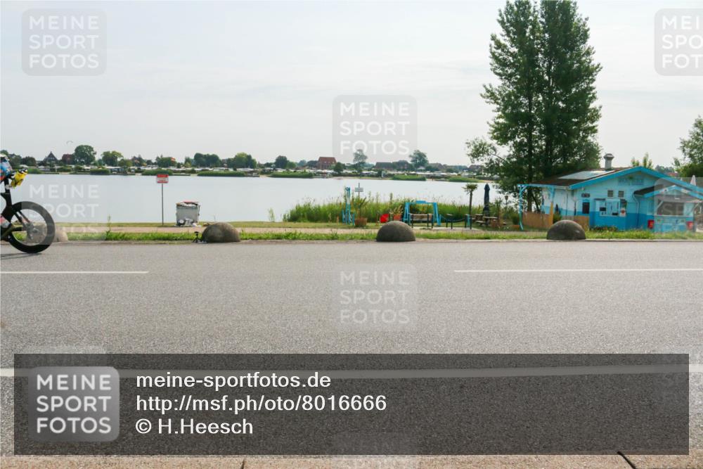 15.06.2025 - 27. Vierlanden-Triathlon H.Heesch http://msf.ph/oto/8016666 15.06.2025 09:16:31 Radfahren 54 meine-sportfotos.de