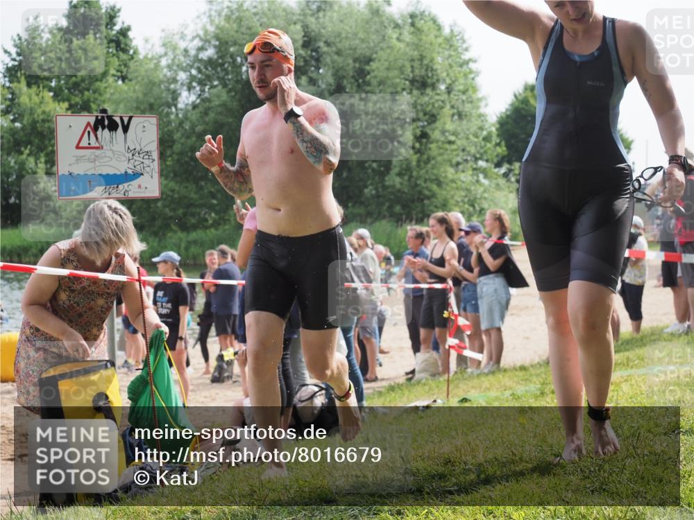 15.06.2025 - 27. Vierlanden-Triathlon KatJ http://msf.ph/oto/8016679 15.06.2025 10:16:04 Schwimmen 445, 505, 547, 606, 612 meine-sportfotos.de