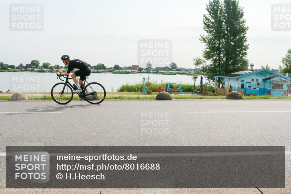 15.06.2025 - 27. Vierlanden-Triathlon H.Heesch http://msf.ph/oto/8016688 15.06.2025 09:16:42 Radfahren 20, 39, 226 meine-sportfotos.de