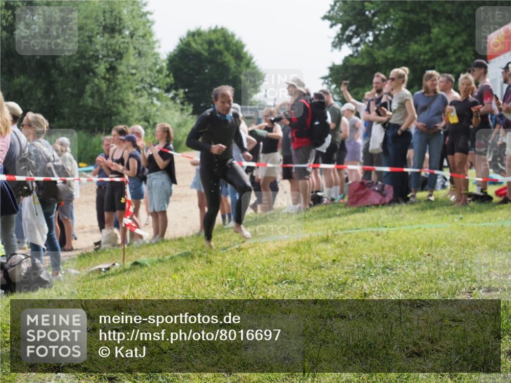 15.06.2025 - 27. Vierlanden-Triathlon KatJ http://msf.ph/oto/8016697 15.06.2025 10:16:10 Schwimmen 445, 547, 606, 612 meine-sportfotos.de