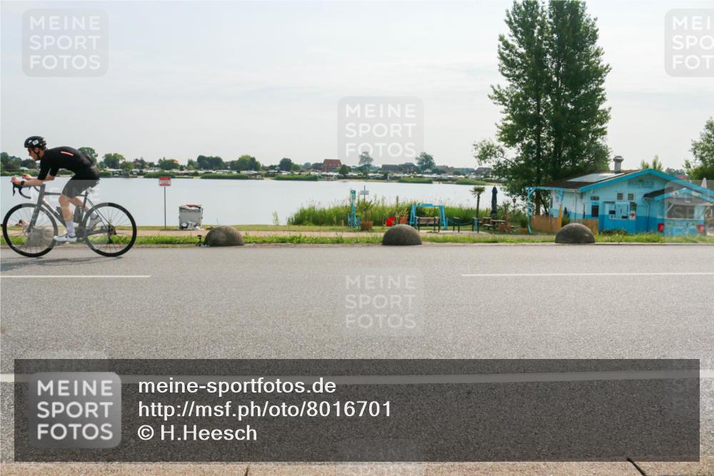 15.06.2025 - 27. Vierlanden-Triathlon H.Heesch http://msf.ph/oto/8016701 15.06.2025 09:16:42 Radfahren 20, 39, 226 meine-sportfotos.de