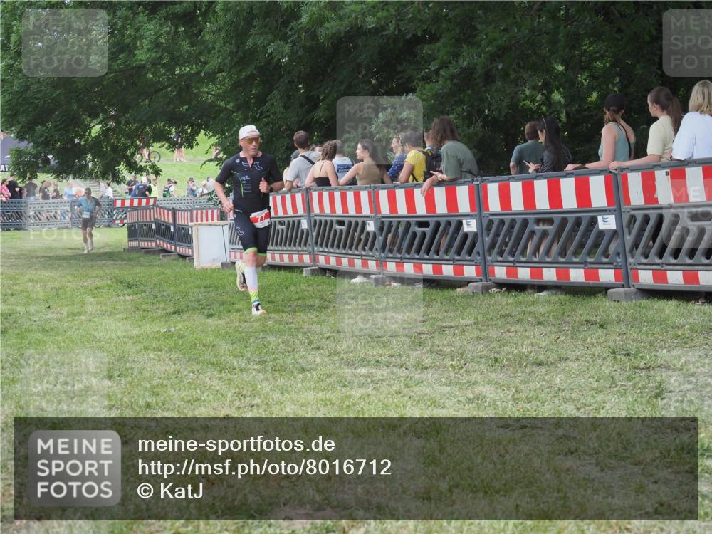 21.06.2025 - 27. Vierlanden-Triathlon KatJ http://msf.ph/oto/8016712 15.06.2025 13:15:34 Ziel 77, 722 meine-sportfotos.de