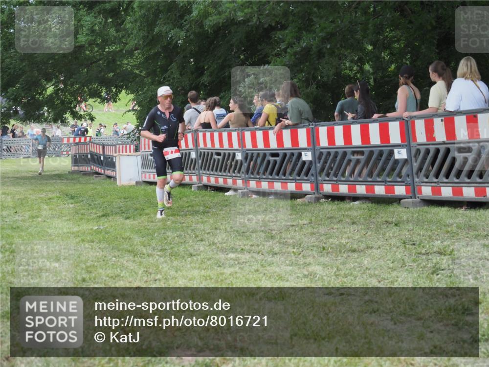 21.06.2025 - 27. Vierlanden-Triathlon KatJ http://msf.ph/oto/8016721 15.06.2025 13:15:34 Ziel 77, 722 meine-sportfotos.de