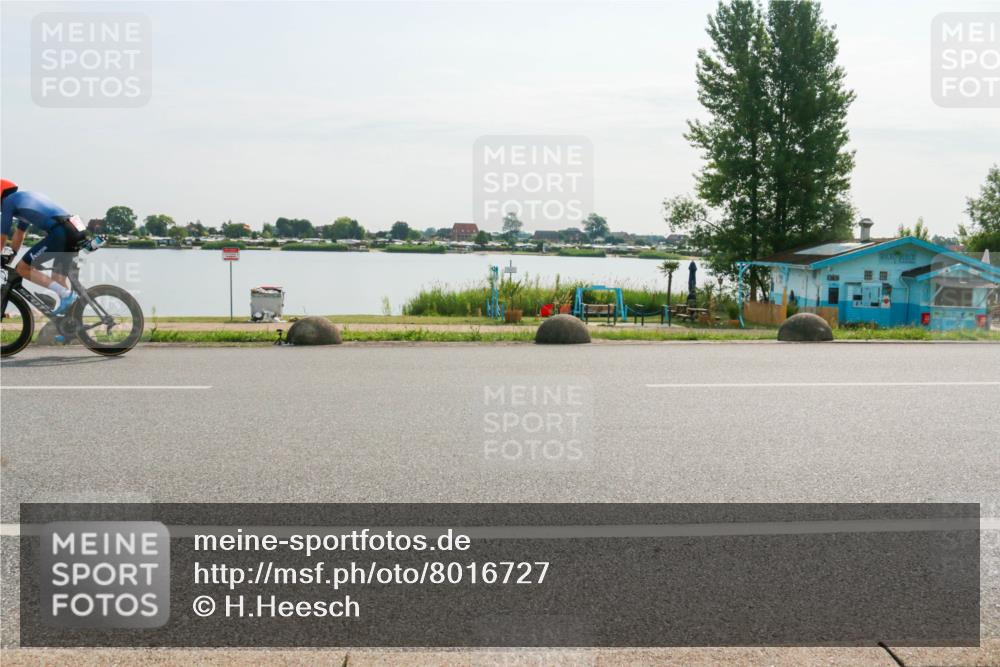 15.06.2025 - 27. Vierlanden-Triathlon H.Heesch http://msf.ph/oto/8016727 15.06.2025 09:16:49 Radfahren 61 meine-sportfotos.de