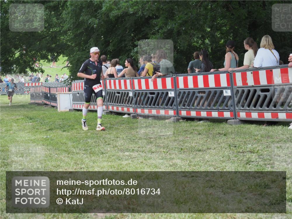 21.06.2025 - 27. Vierlanden-Triathlon KatJ http://msf.ph/oto/8016734 15.06.2025 13:15:34 Ziel 77, 722 meine-sportfotos.de