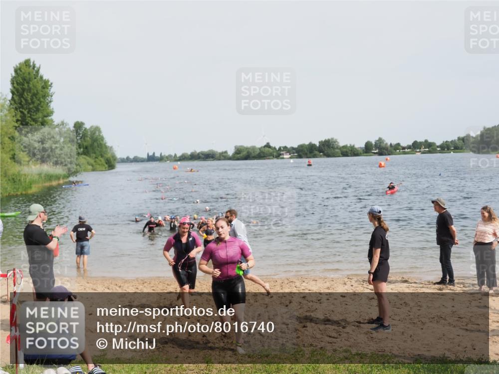 21.06.2025 - 27. Vierlanden-Triathlon MichiJ http://msf.ph/oto/8016740 15.06.2026 10:17:16 Schwimmen 479, 510, 529, 556, 575, 581, 584 meine-sportfotos.de