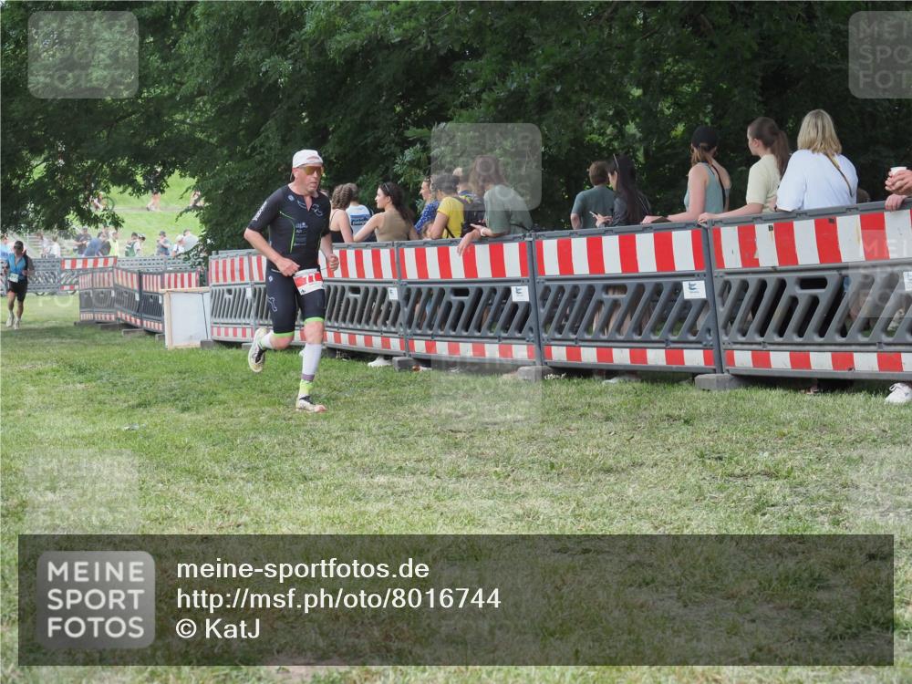 21.06.2025 - 27. Vierlanden-Triathlon KatJ http://msf.ph/oto/8016744 15.06.2025 13:15:35 Ziel 77, 722 meine-sportfotos.de