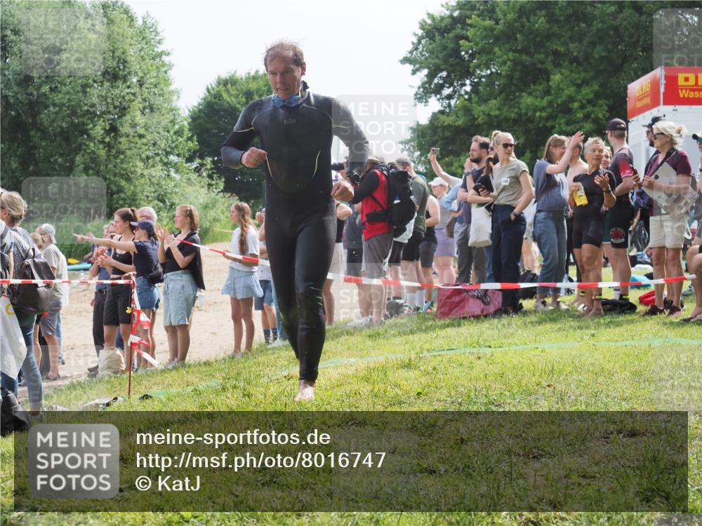 15.06.2025 - 27. Vierlanden-Triathlon KatJ http://msf.ph/oto/8016747 15.06.2025 10:16:11 Schwimmen 445, 547, 606, 612 meine-sportfotos.de