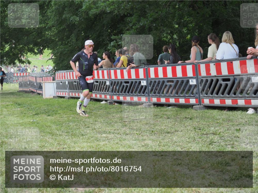 21.06.2025 - 27. Vierlanden-Triathlon KatJ http://msf.ph/oto/8016754 15.06.2025 13:15:35 Ziel 77, 722 meine-sportfotos.de