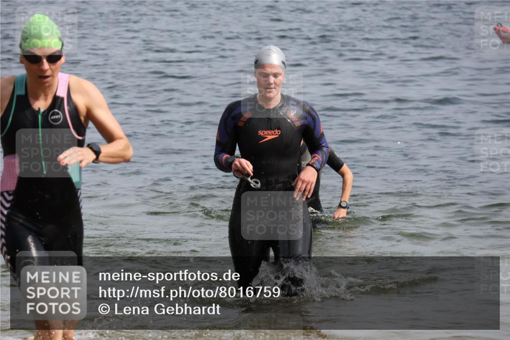 15.06.2025 - 27. Vierlanden-Triathlon Lena Gebhardt http://msf.ph/oto/8016759 15.06.2025 10:15:38 Schwimmen 483, 508, 509, 511, 564, 577, 590, 620 meine-sportfotos.de