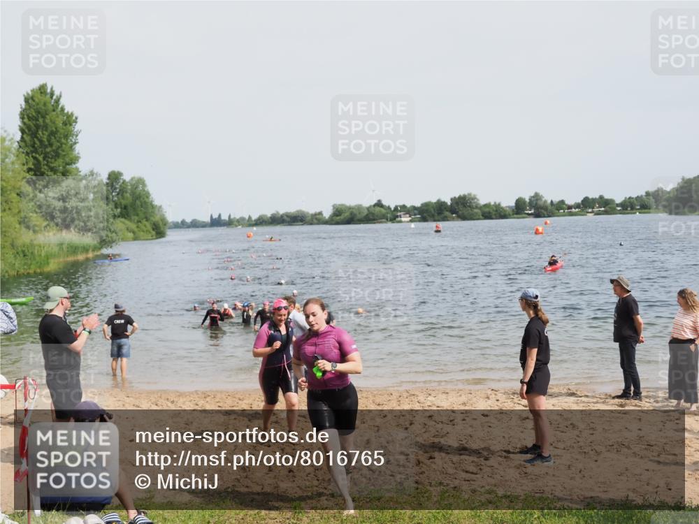 21.06.2025 - 27. Vierlanden-Triathlon MichiJ http://msf.ph/oto/8016765 15.06.2026 10:17:17 Schwimmen 510, 529, 556, 575, 581, 584 meine-sportfotos.de