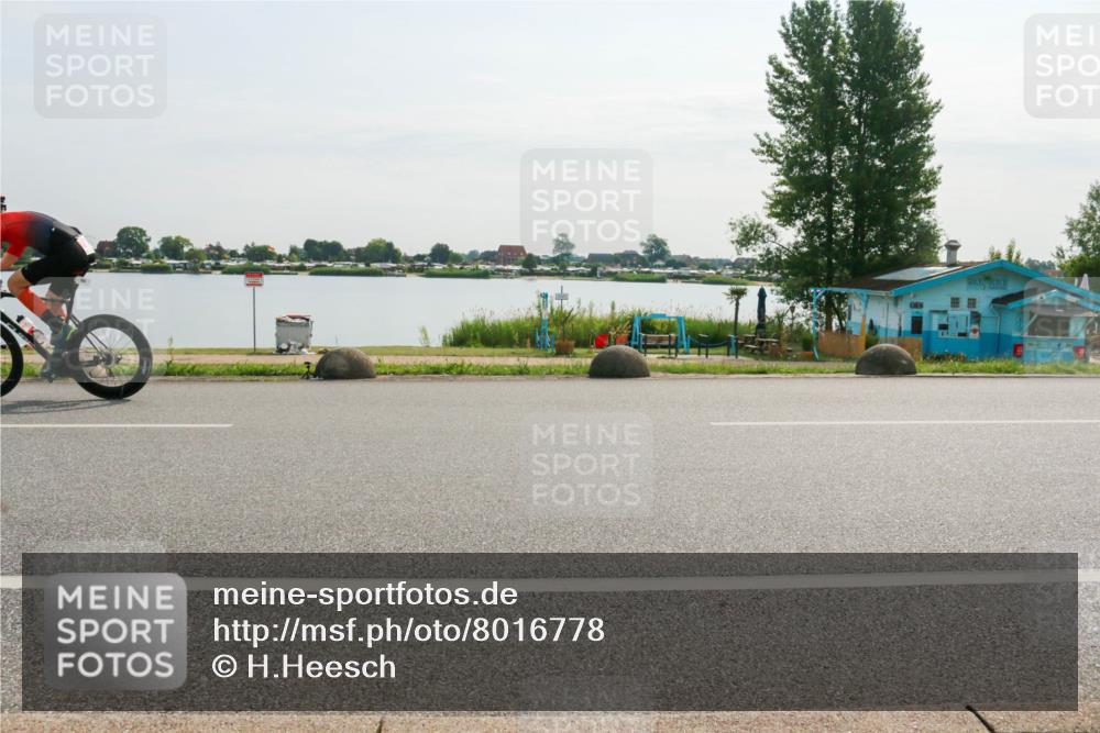 15.06.2025 - 27. Vierlanden-Triathlon H.Heesch http://msf.ph/oto/8016778 15.06.2025 09:17:04 Radfahren 80 meine-sportfotos.de