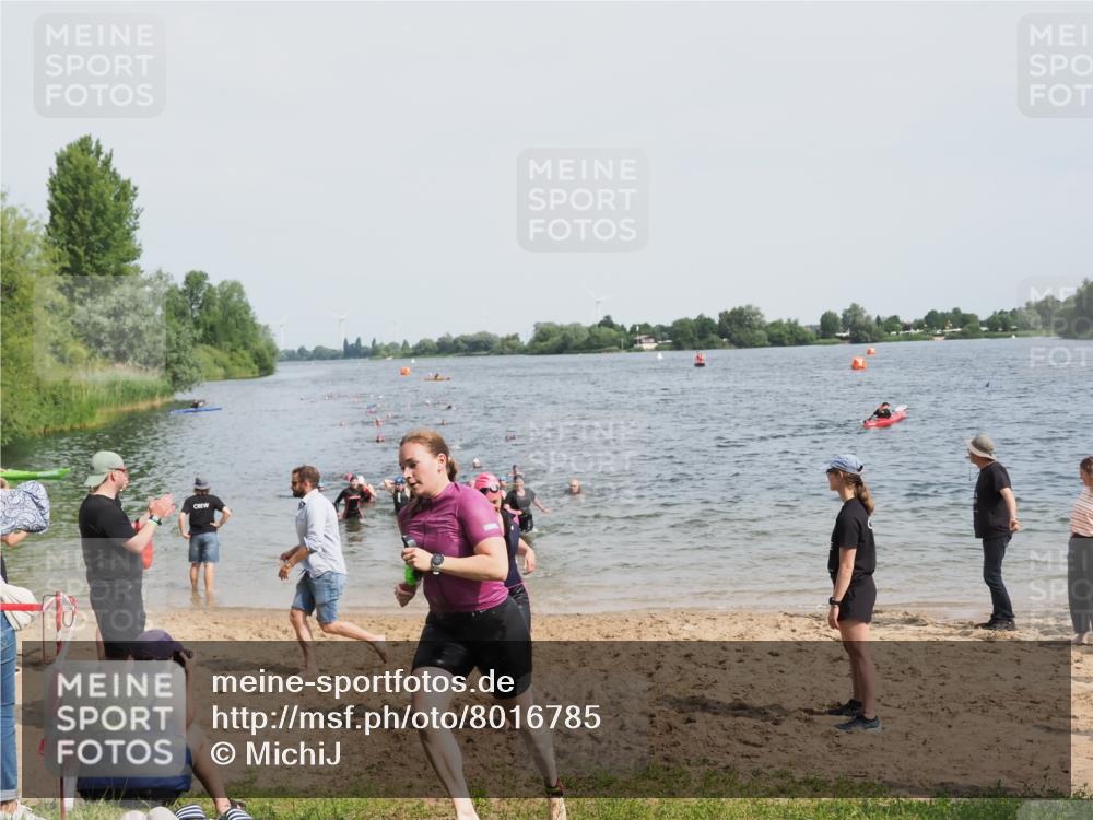 21.06.2025 - 27. Vierlanden-Triathlon MichiJ http://msf.ph/oto/8016785 15.06.2026 10:17:17 Schwimmen 510, 529, 556, 575, 581, 584 meine-sportfotos.de