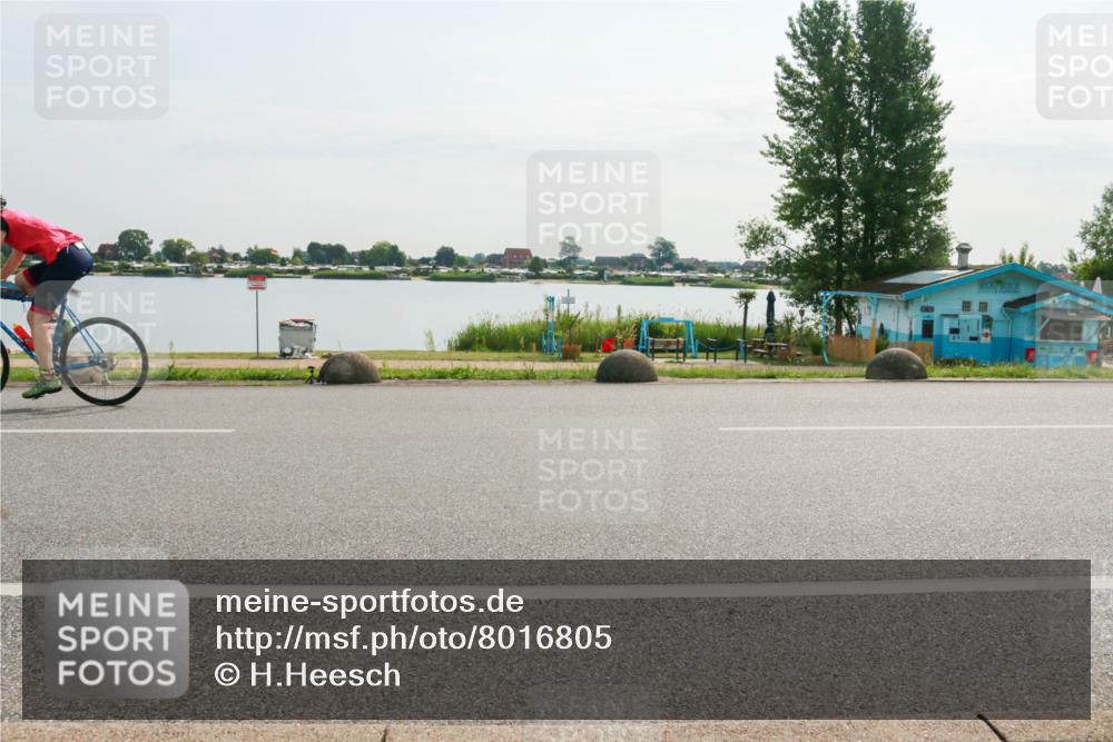 15.06.2025 - 27. Vierlanden-Triathlon H.Heesch http://msf.ph/oto/8016805 15.06.2025 09:17:10 Radfahren 80, 251 meine-sportfotos.de