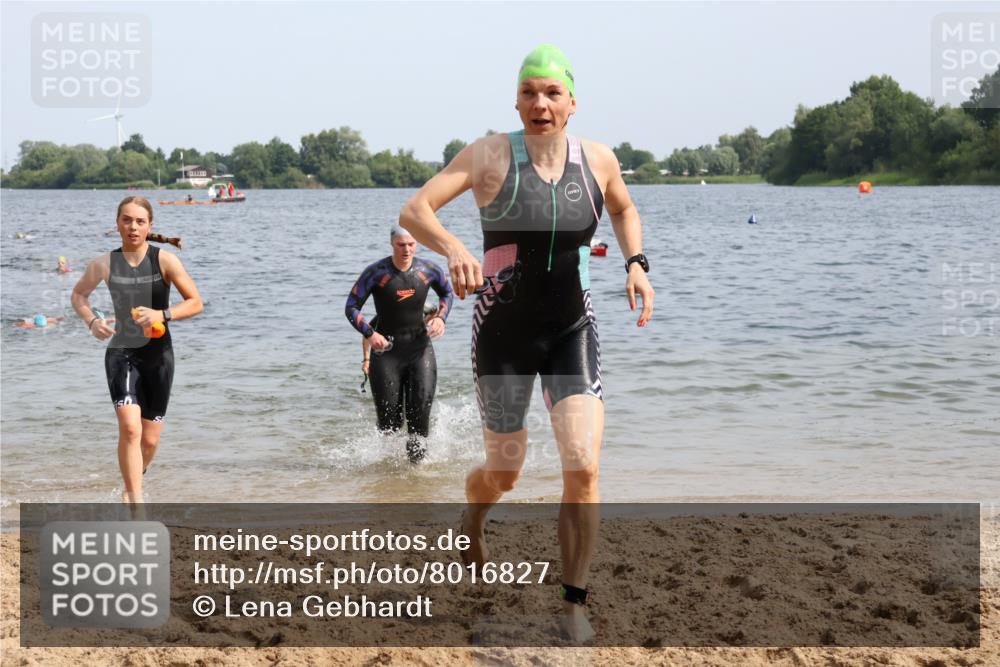 15.06.2025 - 27. Vierlanden-Triathlon Lena Gebhardt http://msf.ph/oto/8016827 15.06.2025 10:15:40 Schwimmen 483, 508, 509, 511, 564, 577, 590, 620, 630 meine-sportfotos.de