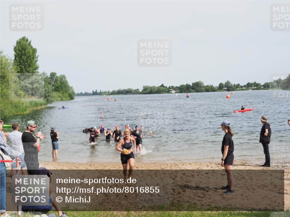 21.06.2025 - 27. Vierlanden-Triathlon MichiJ http://msf.ph/oto/8016855 15.06.2026 10:17:20 Schwimmen 529, 575, 581, 584 meine-sportfotos.de