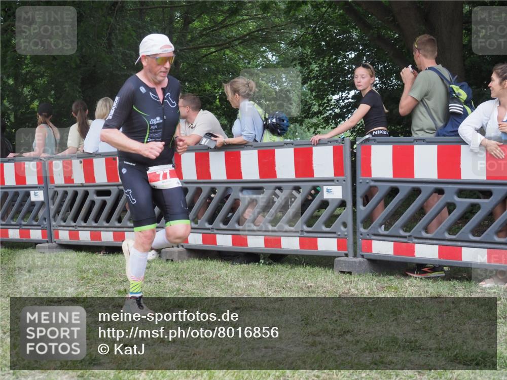 21.06.2025 - 27. Vierlanden-Triathlon KatJ http://msf.ph/oto/8016856 15.06.2025 13:15:36 Ziel 77, 722 meine-sportfotos.de