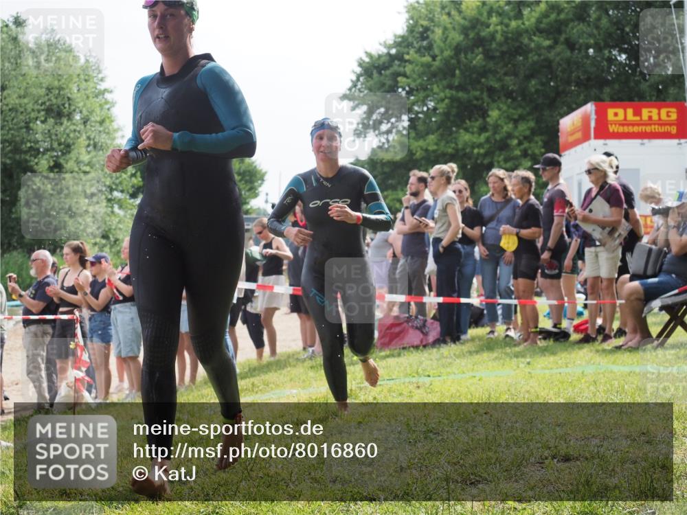 15.06.2025 - 27. Vierlanden-Triathlon KatJ http://msf.ph/oto/8016860 15.06.2025 10:16:21 Schwimmen 477, 489, 494, 523, 526, 611 meine-sportfotos.de