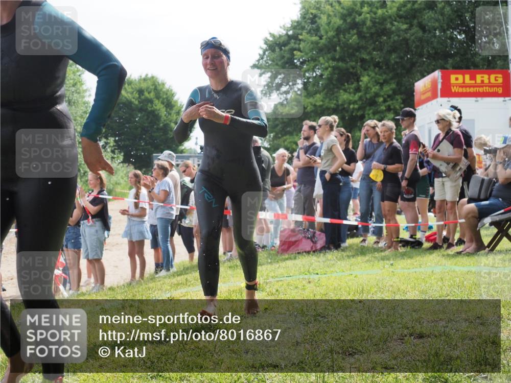15.06.2025 - 27. Vierlanden-Triathlon KatJ http://msf.ph/oto/8016867 15.06.2025 10:16:21 Schwimmen 477, 489, 494, 523, 526, 611 meine-sportfotos.de