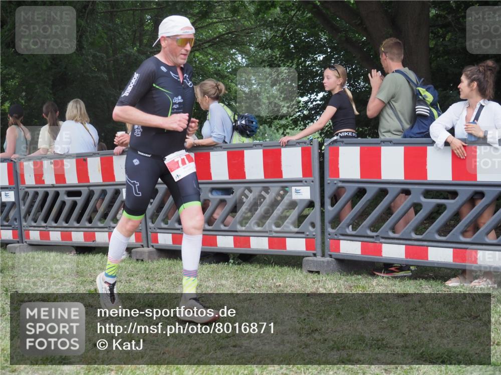 21.06.2025 - 27. Vierlanden-Triathlon KatJ http://msf.ph/oto/8016871 15.06.2025 13:15:37 Ziel 77, 722 meine-sportfotos.de