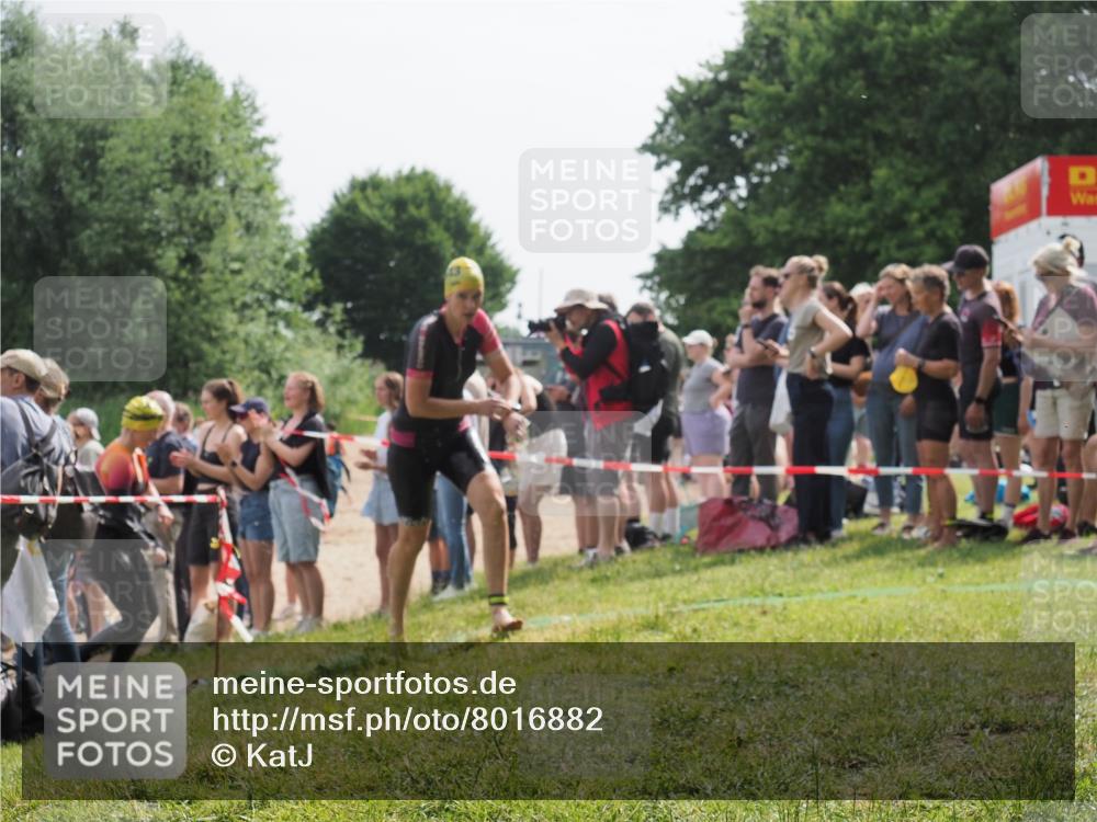 15.06.2025 - 27. Vierlanden-Triathlon KatJ http://msf.ph/oto/8016882 15.06.2025 10:16:23 Schwimmen 477, 489, 494, 523, 526, 611, 634 meine-sportfotos.de
