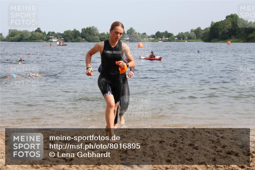 15.06.2025 - 27. Vierlanden-Triathlon Lena Gebhardt http://msf.ph/oto/8016895 15.06.2025 10:15:41 Schwimmen 483, 505, 508, 509, 511, 564, 577, 590, 620, 630 meine-sportfotos.de