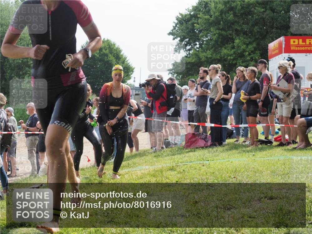 15.06.2025 - 27. Vierlanden-Triathlon KatJ http://msf.ph/oto/8016916 15.06.2025 10:16:25 Schwimmen 477, 487, 489, 494, 499, 523, 526, 574, 611, 614, 634 meine-sportfotos.de