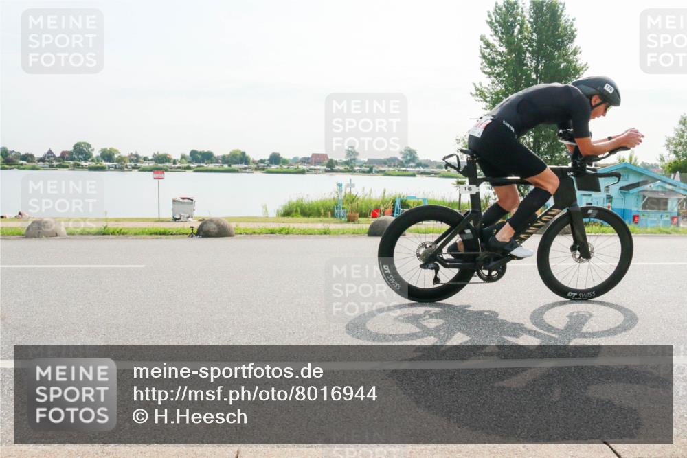 15.06.2025 - 27. Vierlanden-Triathlon H.Heesch http://msf.ph/oto/8016944 15.06.2025 09:17:26 Radfahren 129, 176 meine-sportfotos.de