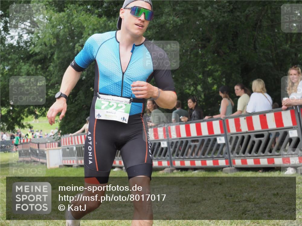 21.06.2025 - 27. Vierlanden-Triathlon KatJ http://msf.ph/oto/8017017 15.06.2025 13:15:43 Ziel 722 meine-sportfotos.de
