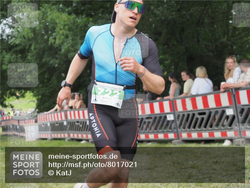 21.06.2025 - 27. Vierlanden-Triathlon KatJ http://msf.ph/oto/8017021 15.06.2025 13:15:43 Ziel 722 meine-sportfotos.de