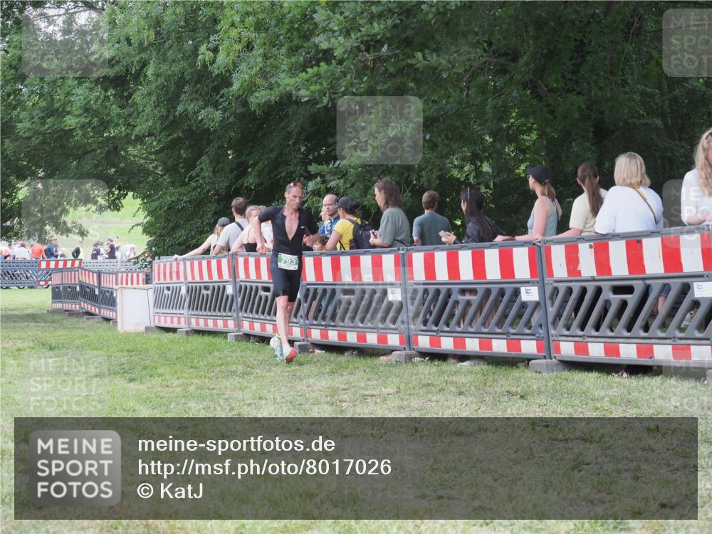 21.06.2025 - 27. Vierlanden-Triathlon KatJ http://msf.ph/oto/8017026 15.06.2025 13:15:55 Ziel 793 meine-sportfotos.de
