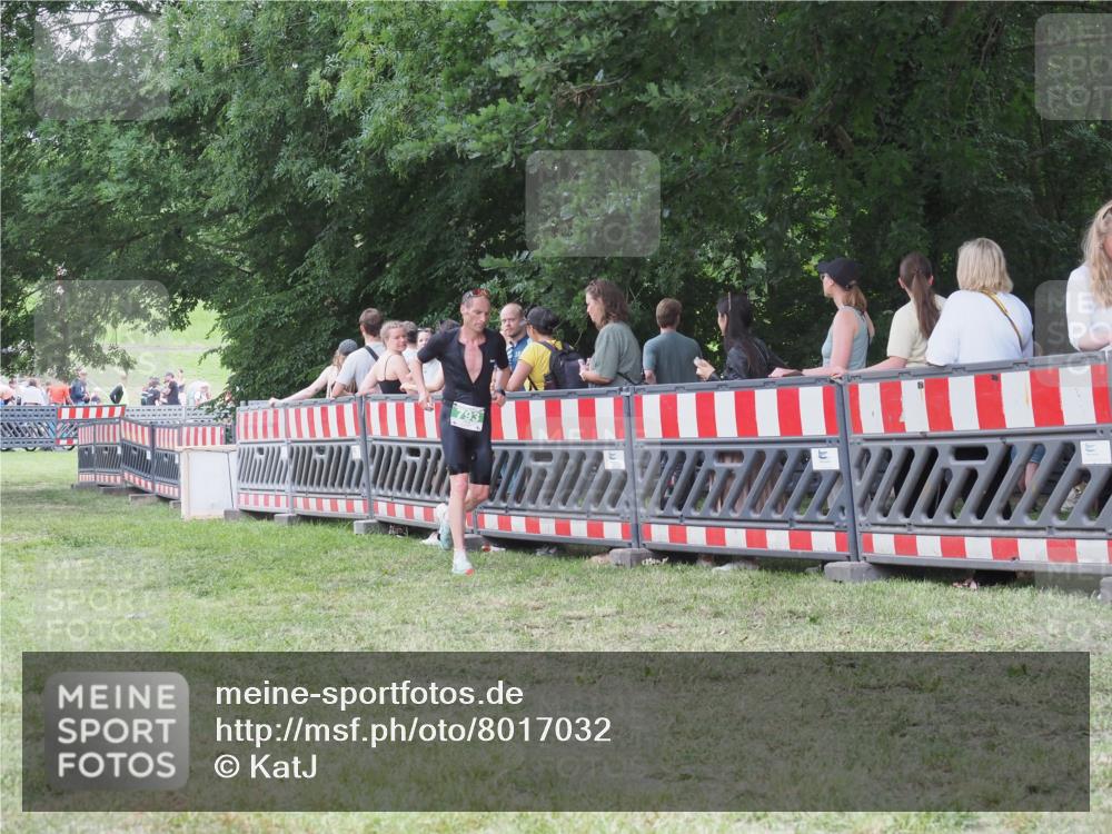 21.06.2025 - 27. Vierlanden-Triathlon KatJ http://msf.ph/oto/8017032 15.06.2025 13:15:55 Ziel 793 meine-sportfotos.de