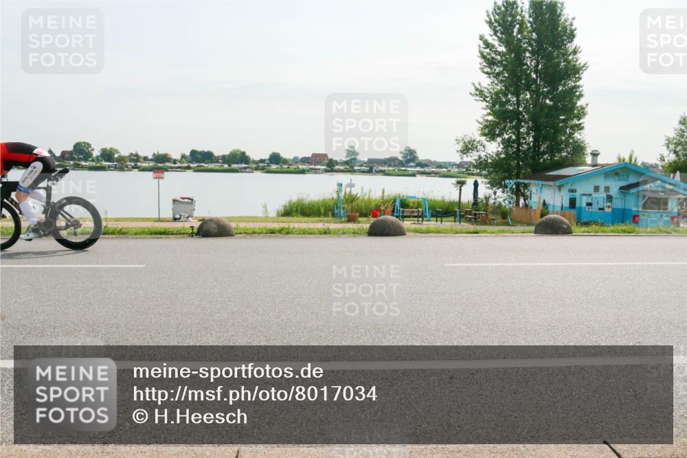15.06.2025 - 27. Vierlanden-Triathlon H.Heesch http://msf.ph/oto/8017034 15.06.2025 09:17:42 Radfahren 27, 85 meine-sportfotos.de