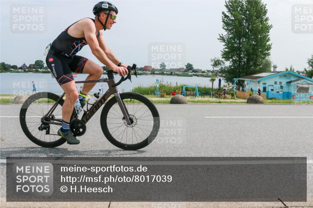 21.06.2025 - 27. Vierlanden-Triathlon H.Heesch http://msf.ph/oto/8017039 15.06.2025 11:57:45 Radfahren 655, 804, 833, 904, 954, 958 meine-sportfotos.de