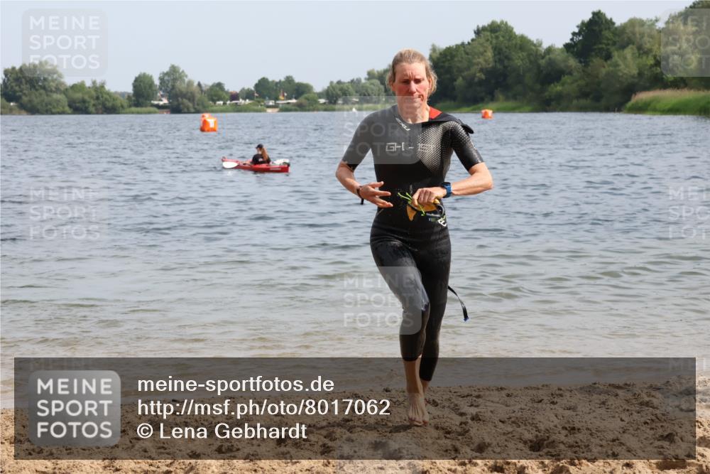 15.06.2025 - 27. Vierlanden-Triathlon Lena Gebhardt http://msf.ph/oto/8017062 15.06.2025 10:15:45 Schwimmen 483, 505, 509, 564, 577, 590, 630 meine-sportfotos.de