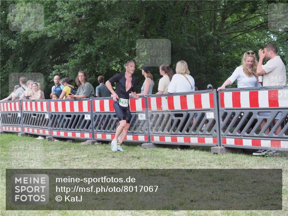 21.06.2025 - 27. Vierlanden-Triathlon KatJ http://msf.ph/oto/8017067 15.06.2025 13:15:56 Ziel 793 meine-sportfotos.de